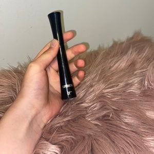 IT superhero mascara